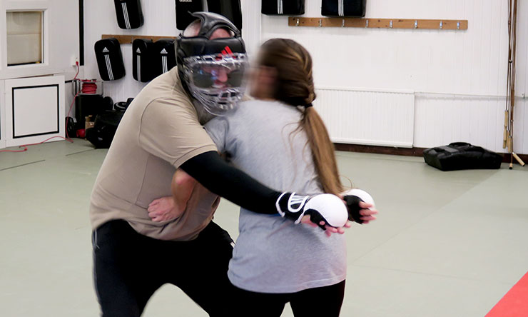 tjejtraning-krav-maga-vast-03.jpg